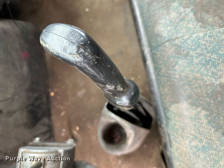 image for item LO9482 2003 International  4300 dump flatbed truck