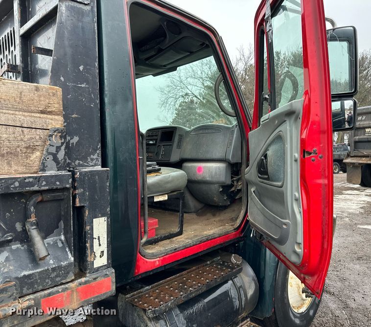 image for item LO9482 2003 International  4300 dump flatbed truck