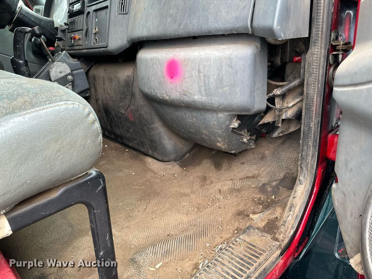 image for item LO9482 2003 International  4300 dump flatbed truck