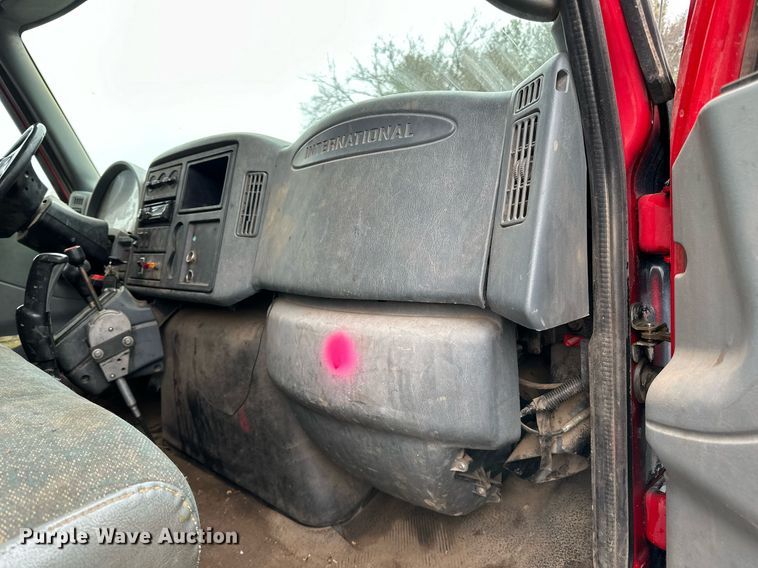 image for item LO9482 2003 International  4300 dump flatbed truck