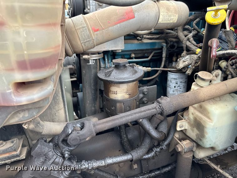 image for item LO9482 2003 International  4300 dump flatbed truck