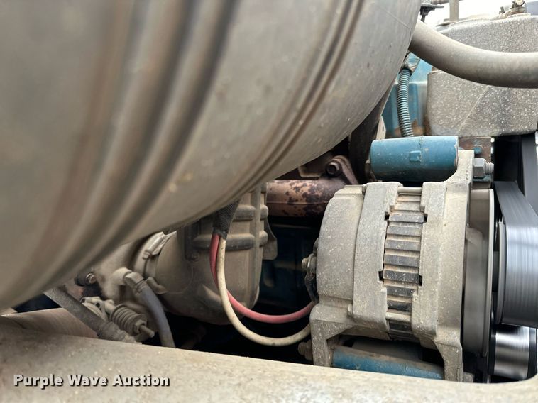 image for item LO9482 2003 International  4300 dump flatbed truck