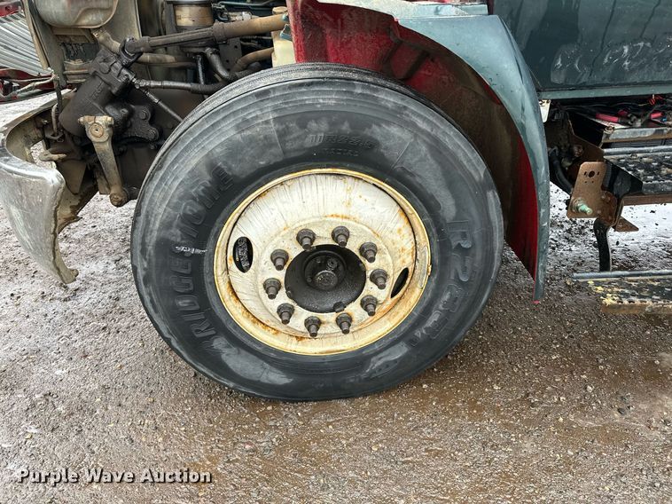 image for item LO9482 2003 International  4300 dump flatbed truck