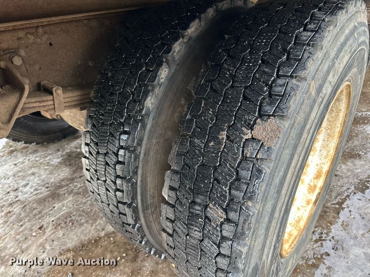 image for item LO9482 2003 International  4300 dump flatbed truck