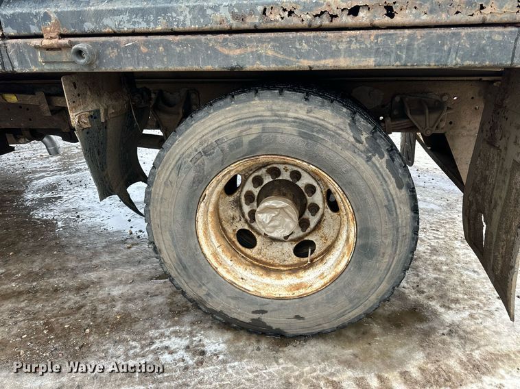 image for item LO9482 2003 International  4300 dump flatbed truck