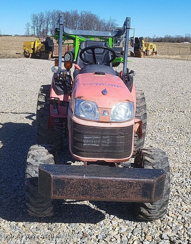 image for item MI9924 Kubota B2320 MFWD tractor
