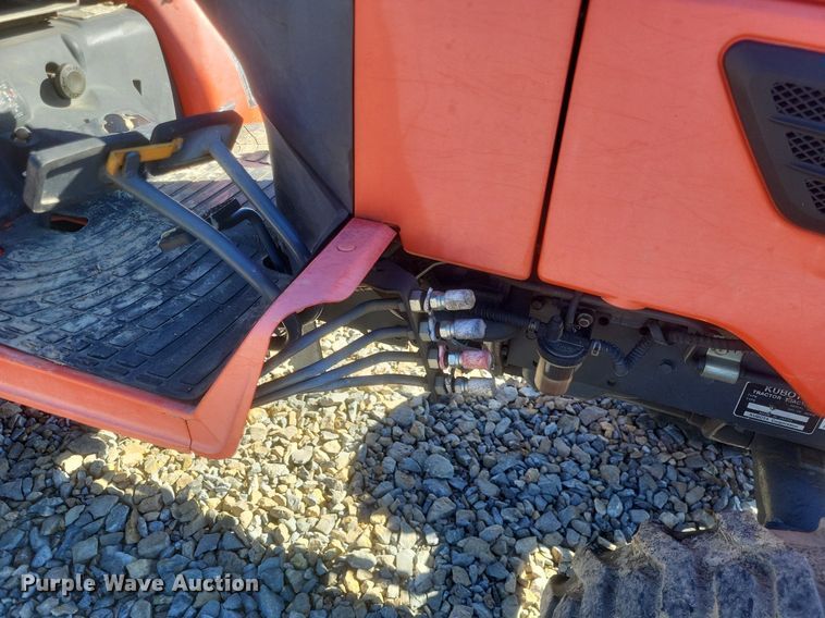 image for item MI9924 Kubota B2320 MFWD tractor