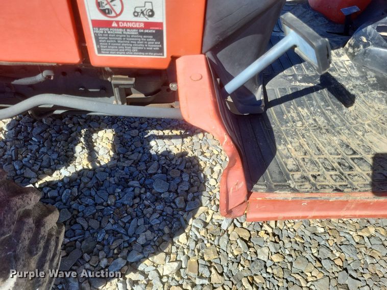 image for item MI9924 Kubota B2320 MFWD tractor