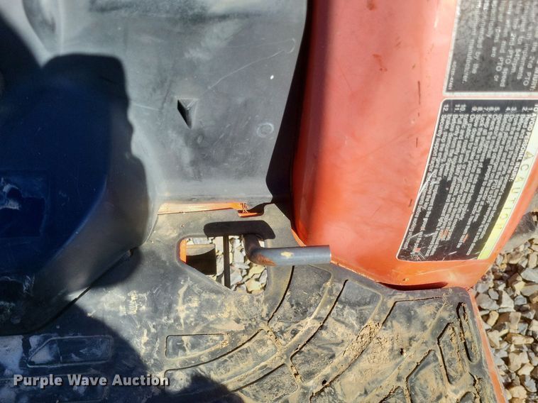 image for item MI9924 Kubota B2320 MFWD tractor