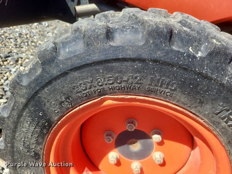 image for item MI9924 Kubota B2320 MFWD tractor