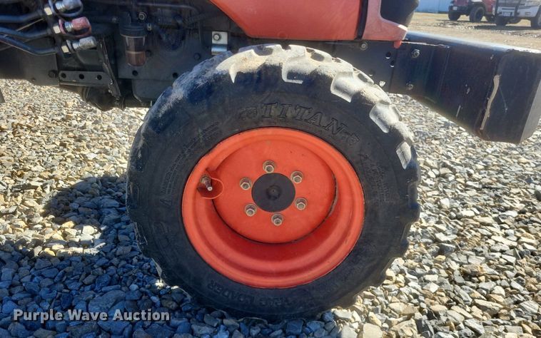 image for item MI9924 Kubota B2320 MFWD tractor