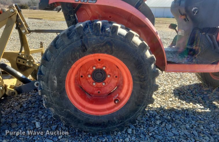 image for item MI9924 Kubota B2320 MFWD tractor