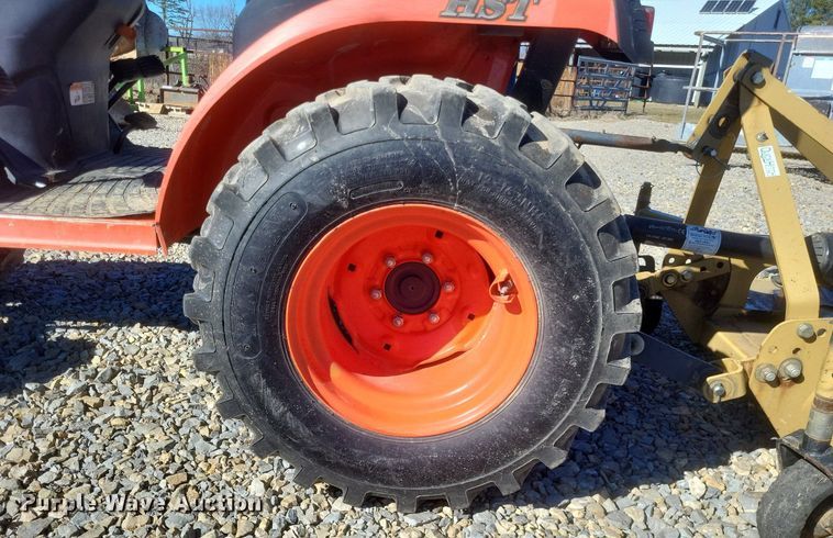 image for item MI9924 Kubota B2320 MFWD tractor