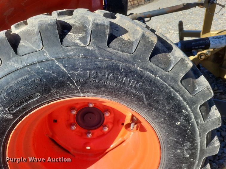 image for item MI9924 Kubota B2320 MFWD tractor