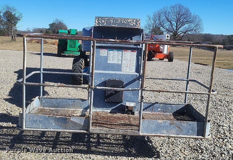 image for item MI9927 2004 Genie  S-65 boom lift