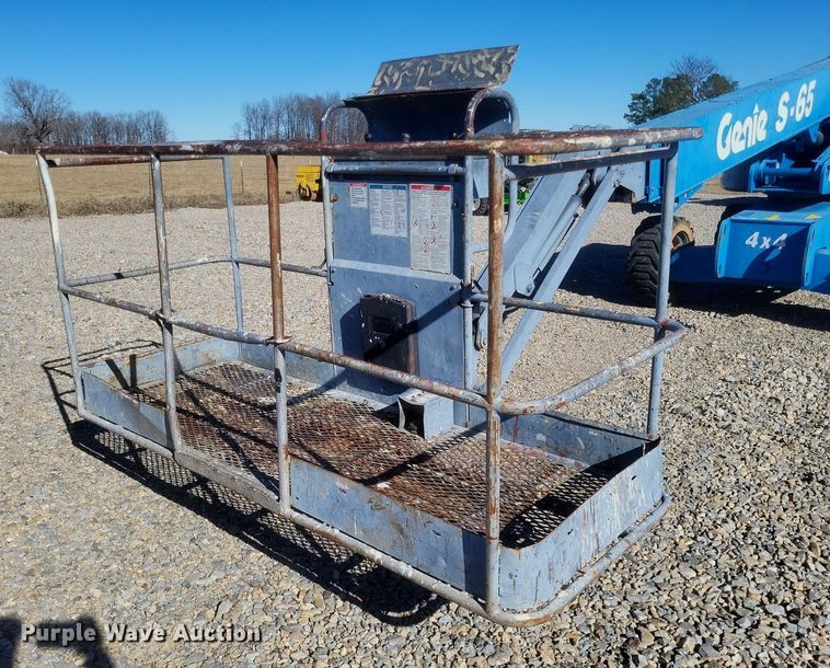 image for item MI9927 2004 Genie  S-65 boom lift