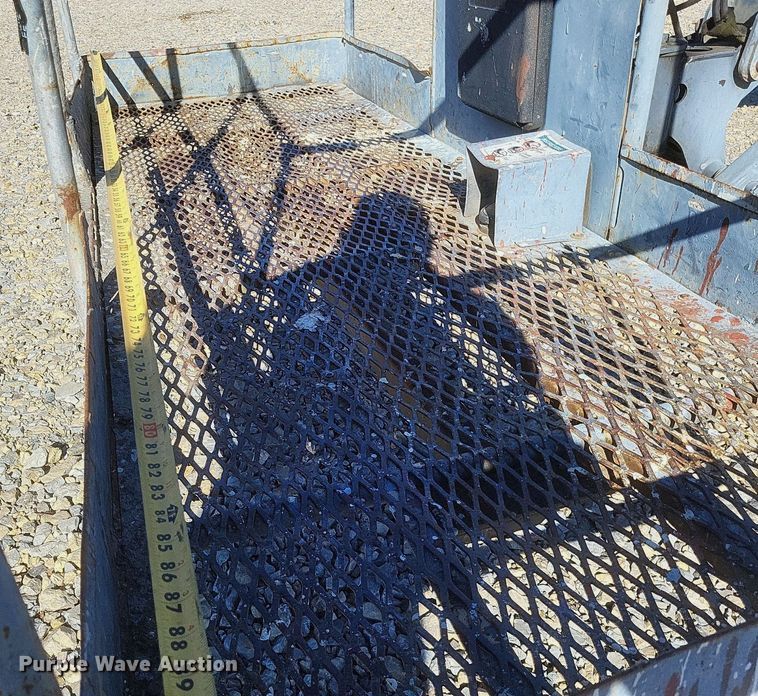 image for item MI9927 2004 Genie  S-65 boom lift