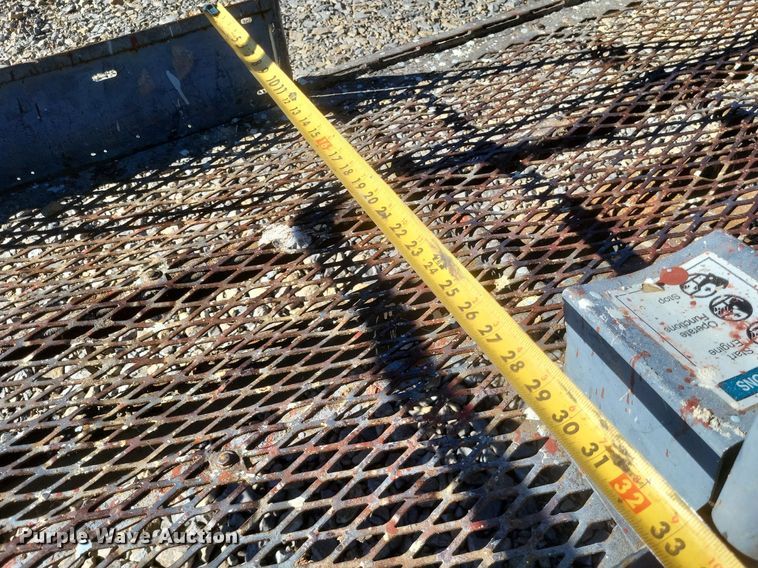 image for item MI9927 2004 Genie  S-65 boom lift