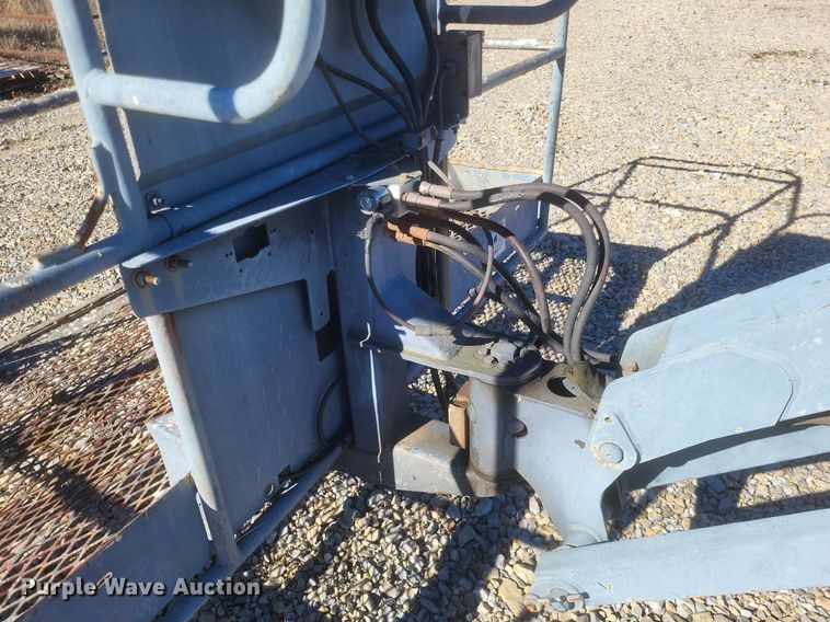 image for item MI9927 2004 Genie  S-65 boom lift