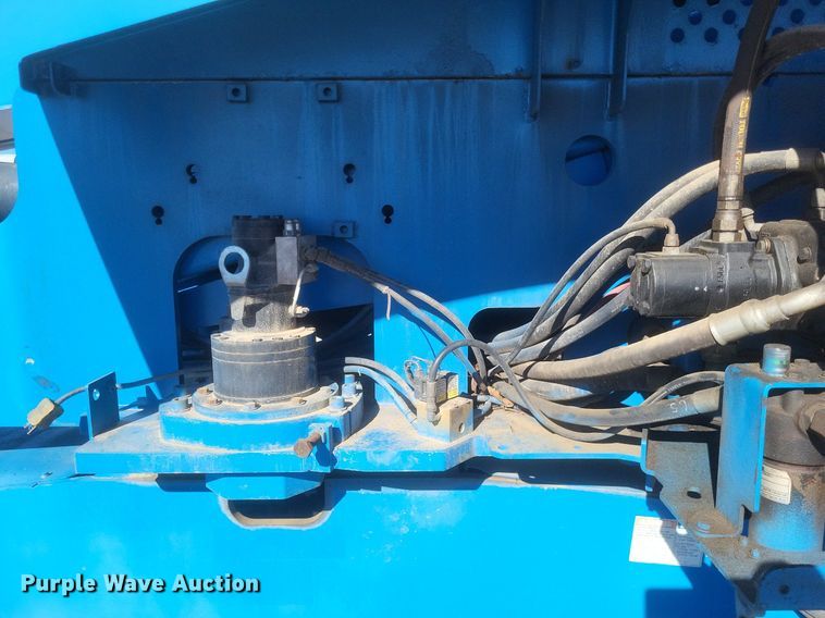 image for item MI9927 2004 Genie  S-65 boom lift