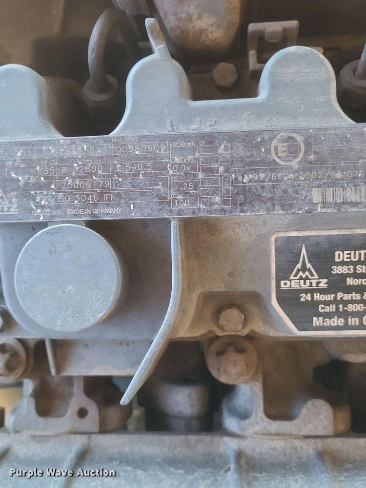 image for item MI9927 2004 Genie  S-65 boom lift