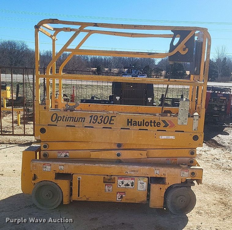 image for item MI9928 2009 Haulotte Optimum 1930E scissor lift