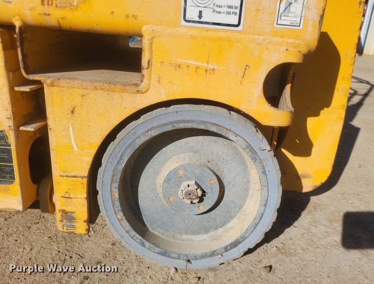 image for item MI9928 2009 Haulotte Optimum 1930E scissor lift