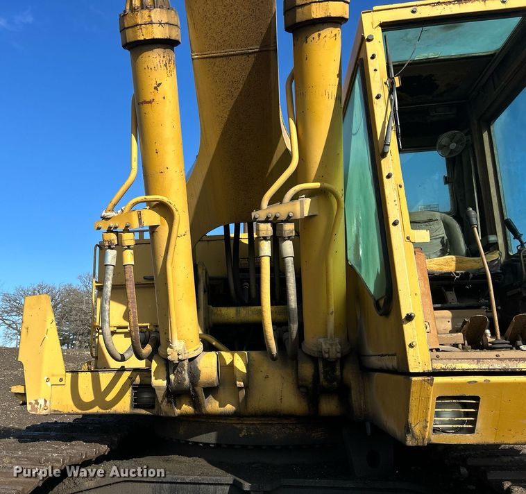 image for item MO9153 1988 Caterpillar 245 excavator