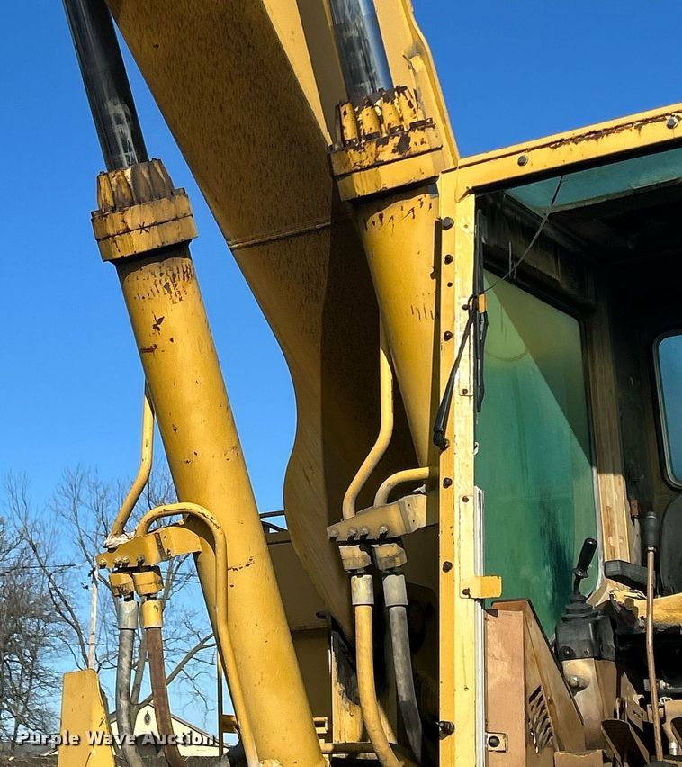 image for item MO9153 1988 Caterpillar 245 excavator