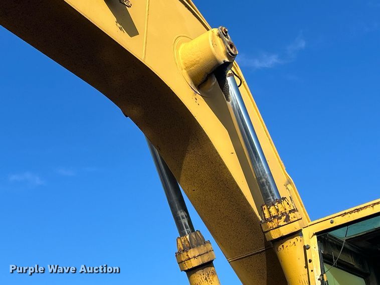 image for item MO9153 1988 Caterpillar 245 excavator