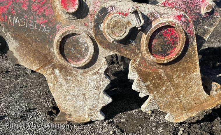 image for item MO9153 1988 Caterpillar 245 excavator