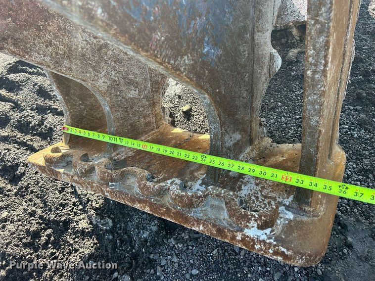 image for item MO9153 1988 Caterpillar 245 excavator