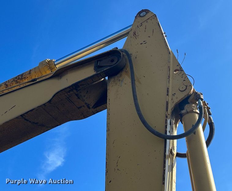 image for item MO9153 1988 Caterpillar 245 excavator