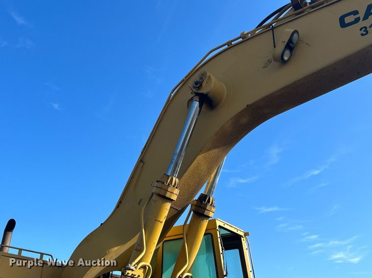 image for item MO9153 1988 Caterpillar 245 excavator