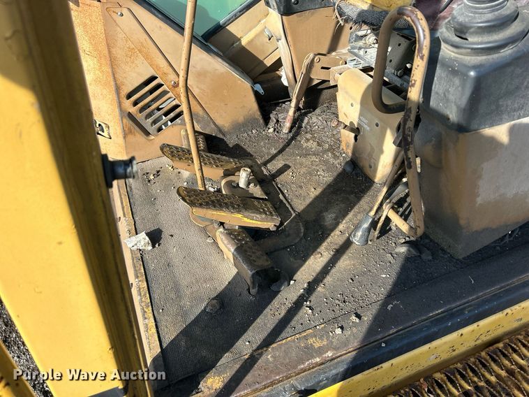 image for item MO9153 1988 Caterpillar 245 excavator
