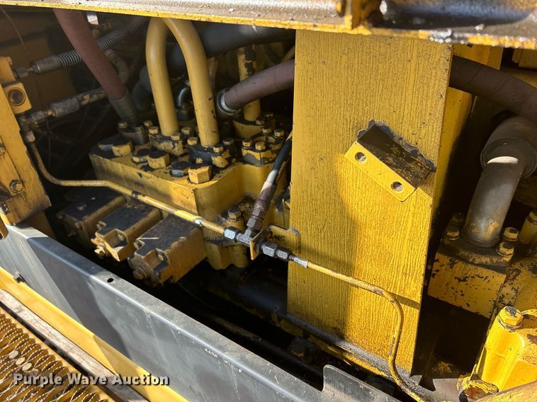 image for item MO9153 1988 Caterpillar 245 excavator