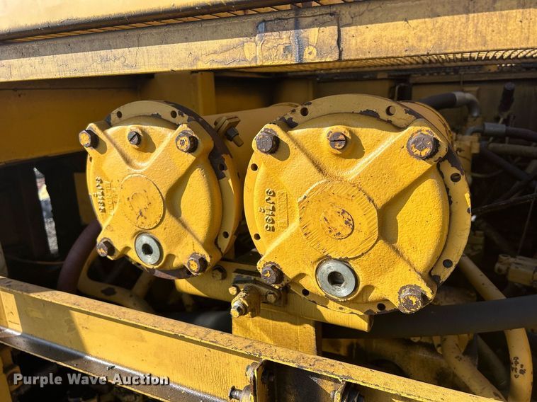 image for item MO9153 1988 Caterpillar 245 excavator