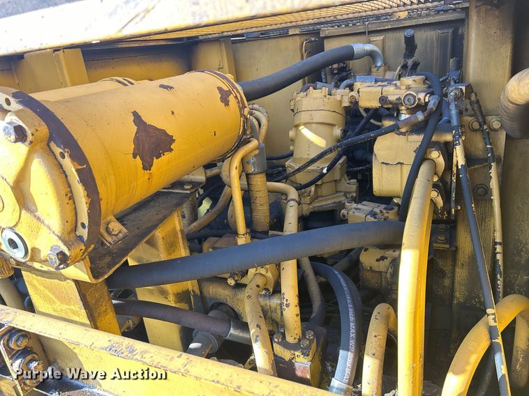 image for item MO9153 1988 Caterpillar 245 excavator