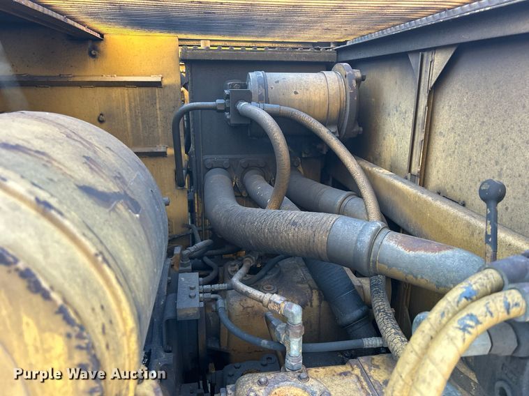 image for item MO9153 1988 Caterpillar 245 excavator