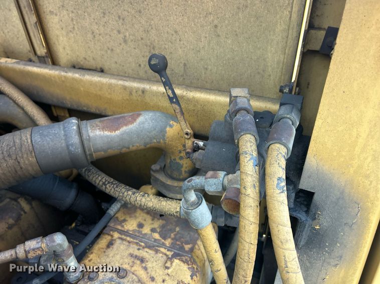 image for item MO9153 1988 Caterpillar 245 excavator