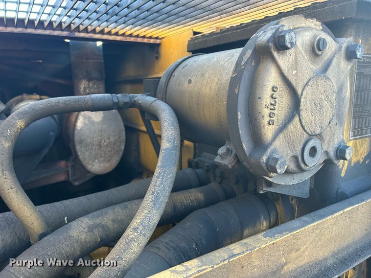 image for item MO9153 1988 Caterpillar 245 excavator