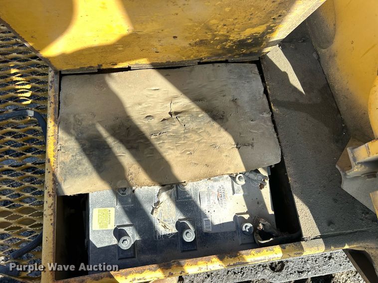 image for item MO9153 1988 Caterpillar 245 excavator