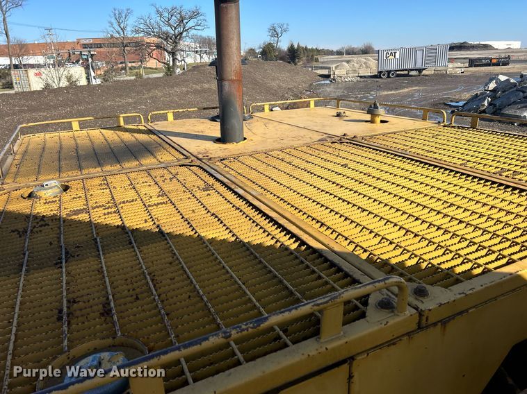 image for item MO9153 1988 Caterpillar 245 excavator