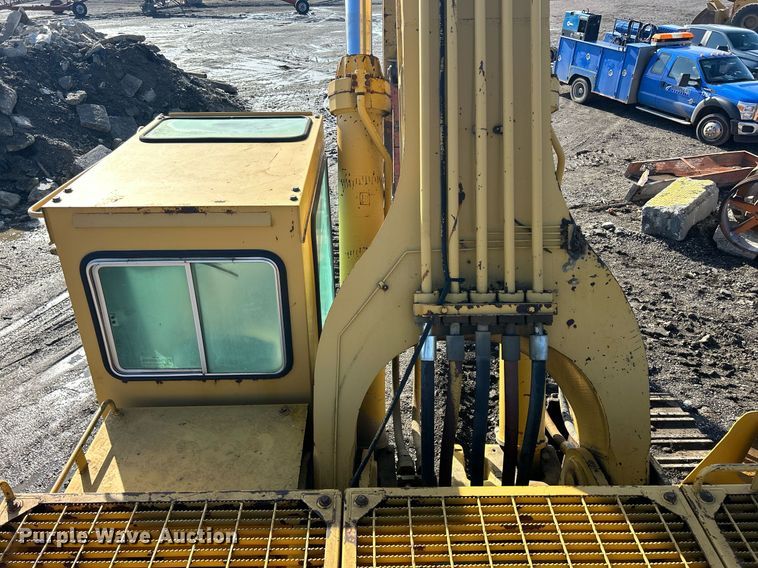 image for item MO9153 1988 Caterpillar 245 excavator