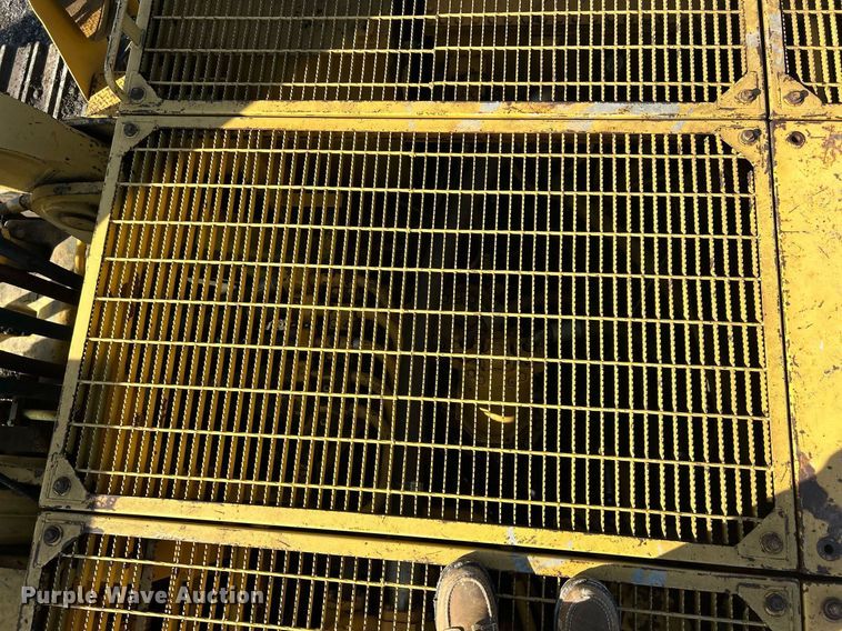 image for item MO9153 1988 Caterpillar 245 excavator