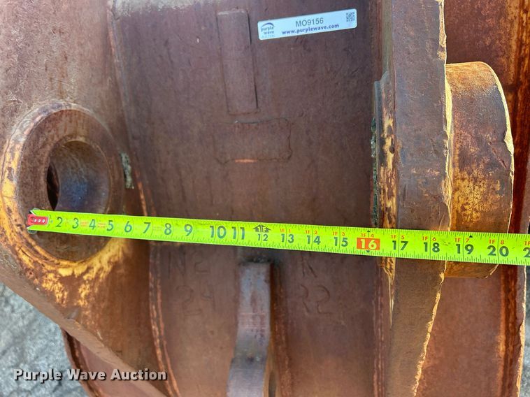 image for item MO9153 1988 Caterpillar 245 excavator