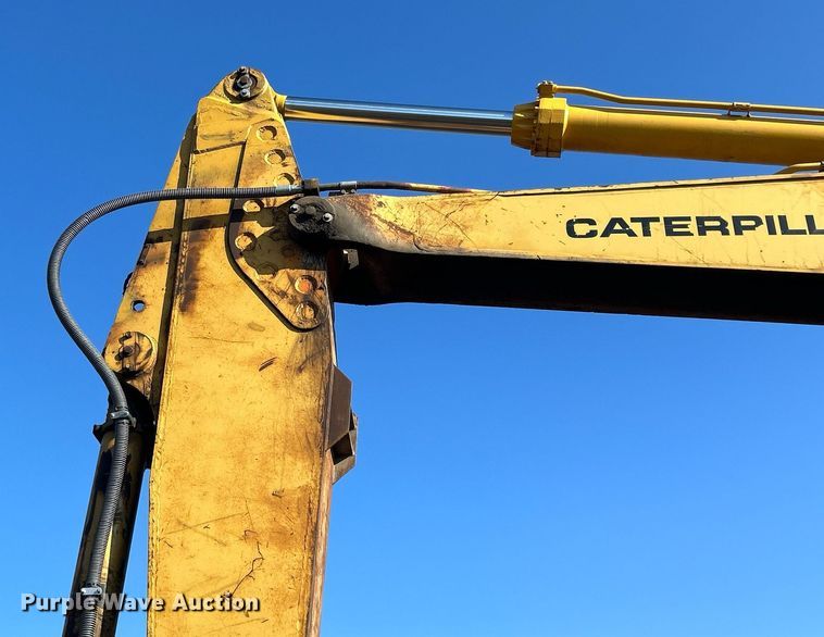 image for item MO9154 1984 Caterpillar 245 excavator