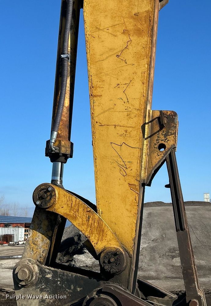 image for item MO9154 1984 Caterpillar 245 excavator