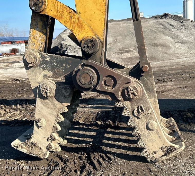 image for item MO9154 1984 Caterpillar 245 excavator