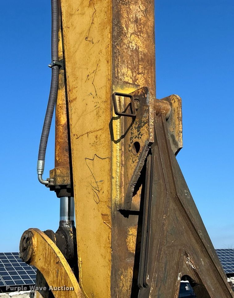 image for item MO9154 1984 Caterpillar 245 excavator